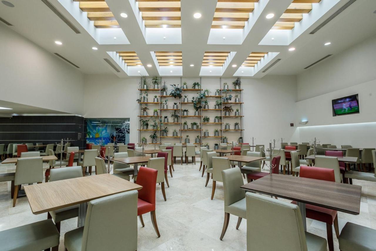 Real Inn Tijuana By Camino Real Hoteles Exterior foto The lounge at the airport