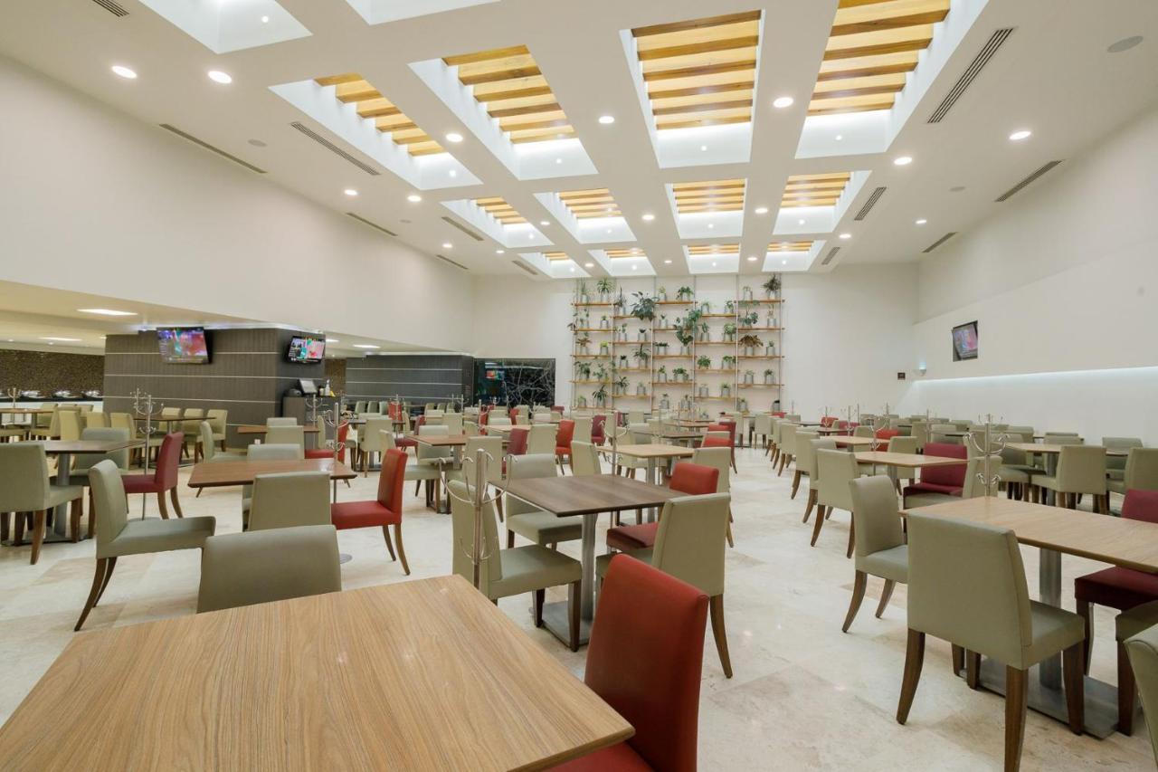 Real Inn Tijuana By Camino Real Hoteles Exterior foto The lounge at the airport