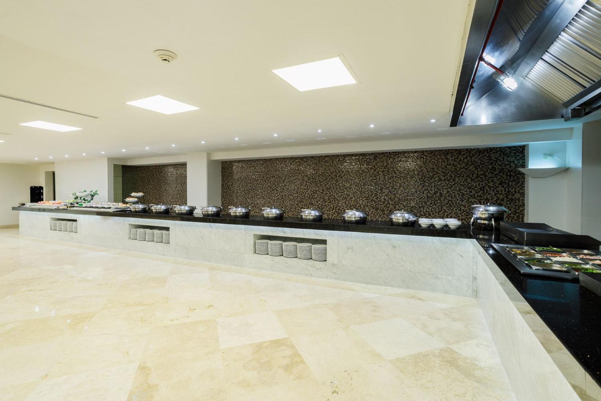 Real Inn Tijuana By Camino Real Hoteles Exterior foto The buffet at the 1010