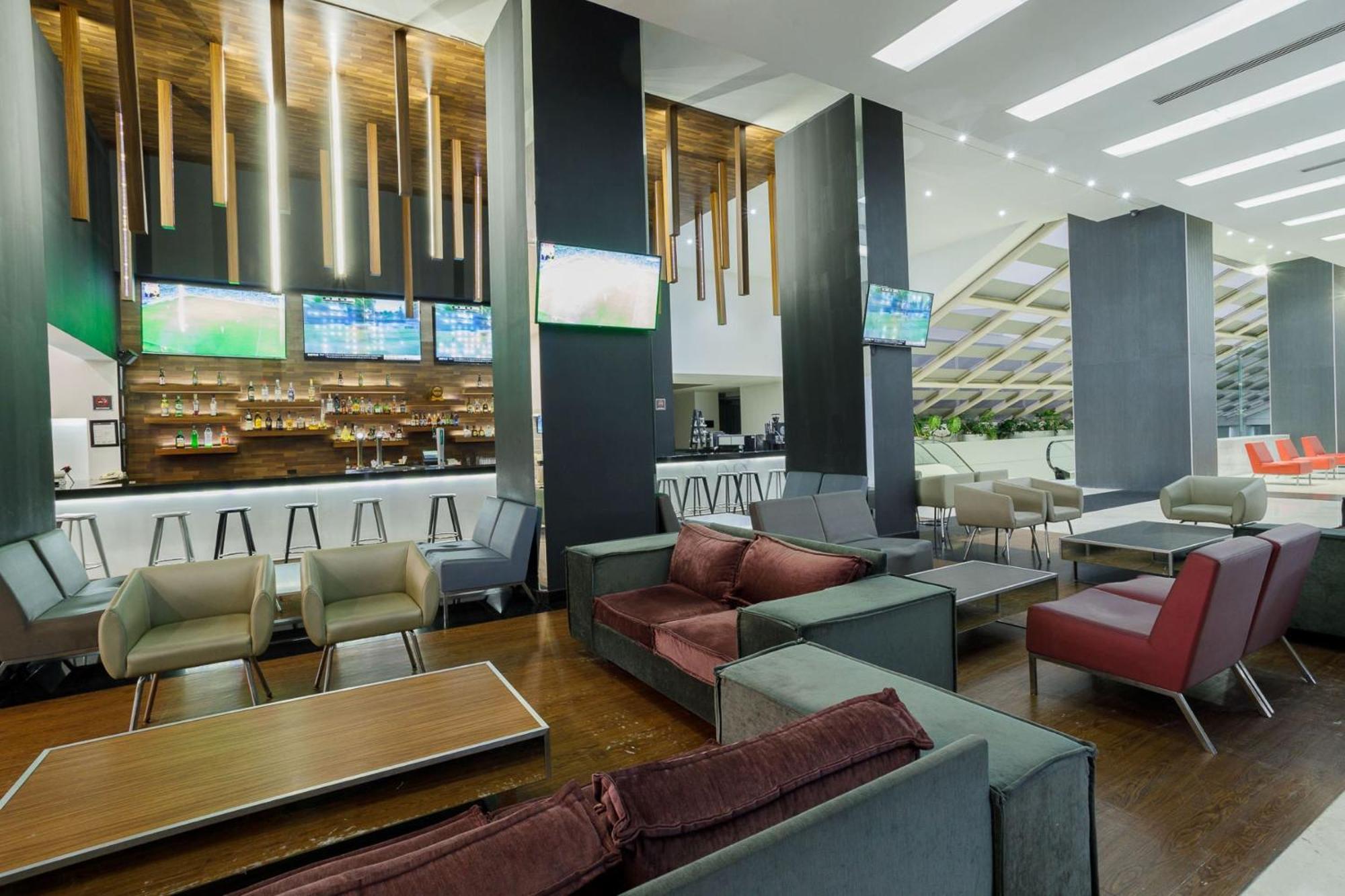 Real Inn Tijuana By Camino Real Hoteles Exterior foto The lounge at the airport