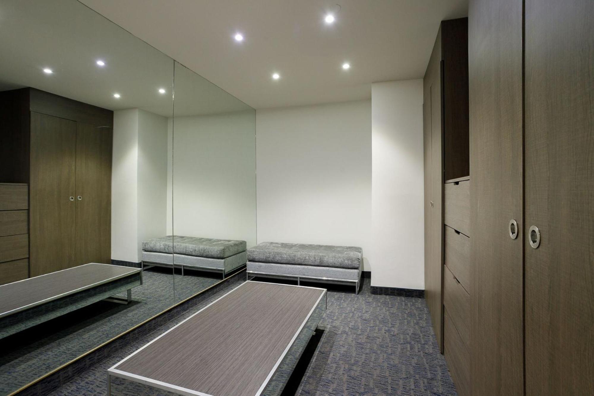 Real Inn Tijuana By Camino Real Hoteles Exterior foto The dressing room at the National Theatre, London