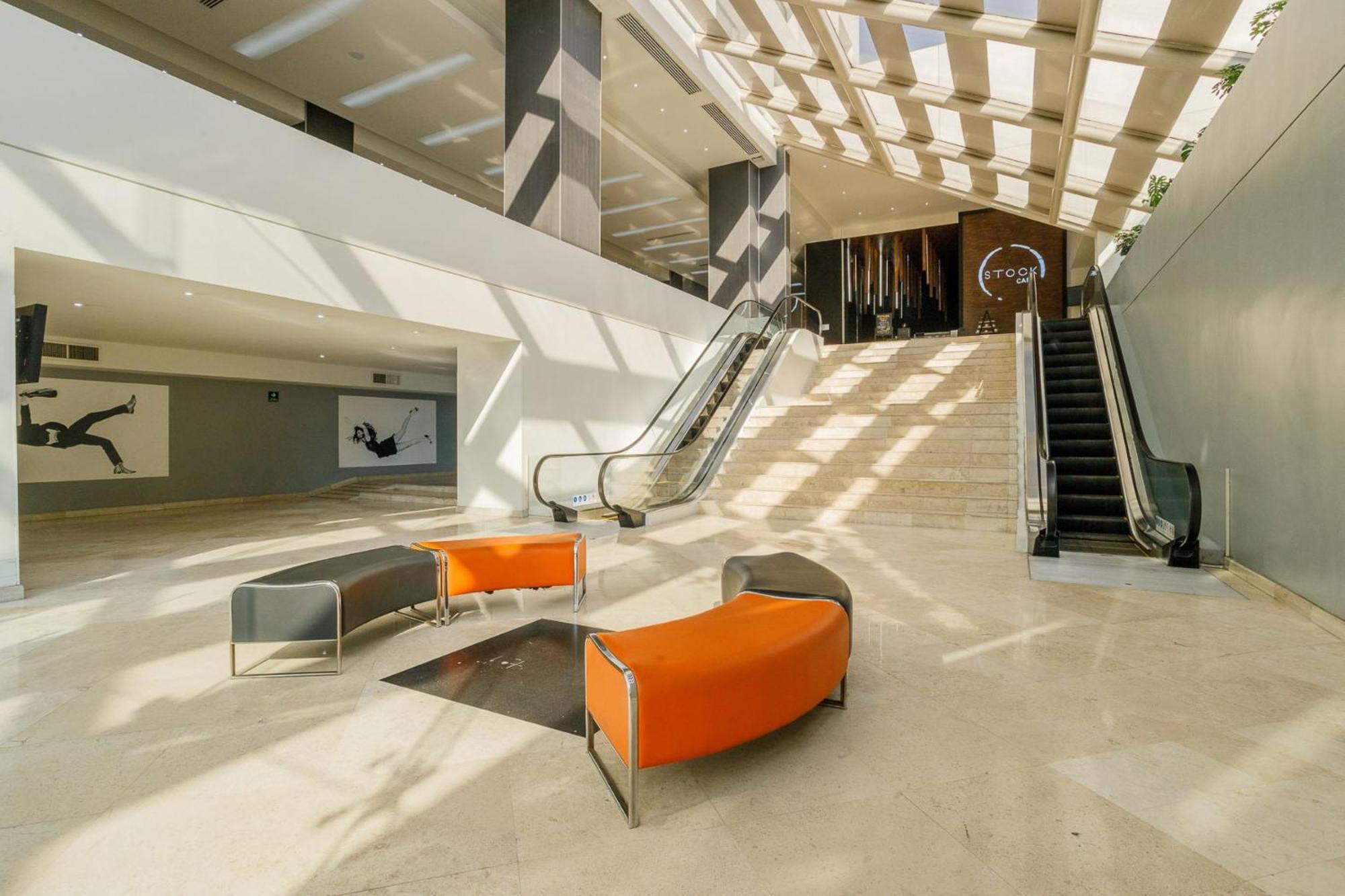 Real Inn Tijuana By Camino Real Hoteles Exterior foto Interior of the terminal