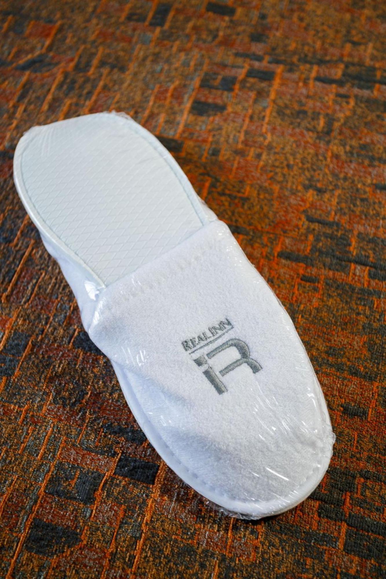Real Inn Tijuana By Camino Real Hoteles Exterior foto A pair of hotel slippers